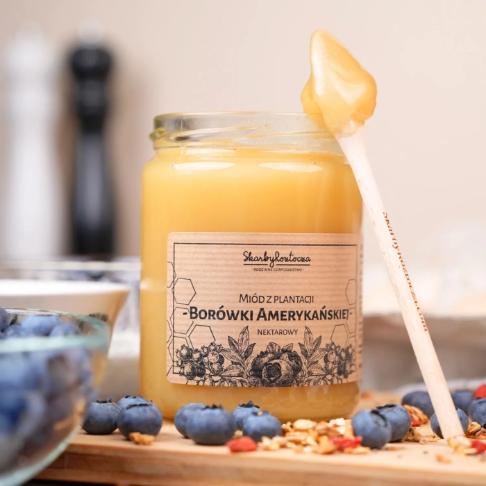 miod-borowkowy-650g-skarby-roztocza-konsystencja-lyzeczka-kwadrat.webp