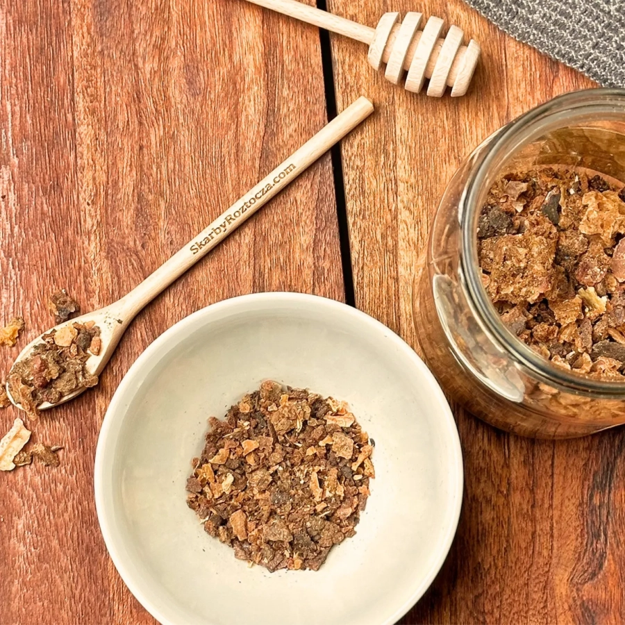 kit-pszczeli-propolis-skarby-roztocza-100g-produktowy-kwadrat-konsystencja2.webp