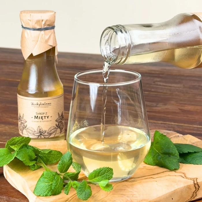 mint syrup skarby roztocza product square serving suggestion