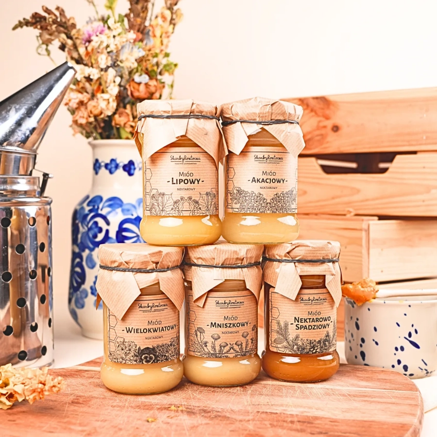 zestaw-roznych-miodow-5-malych-sloikow-produktowe..webp
