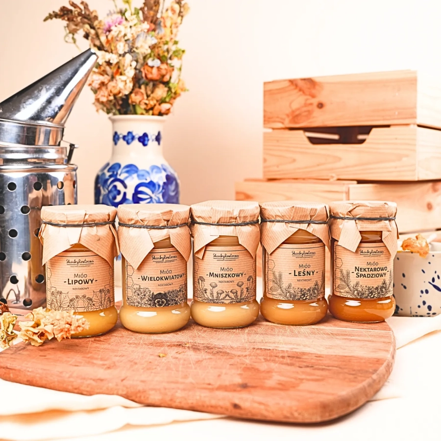zestaw-roznych-miodow-5-malych-sloikow-produktowe2.webp