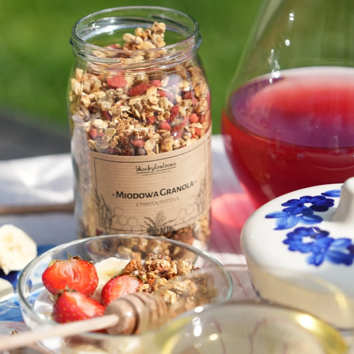 treasures of roztocze granola with bee bread square