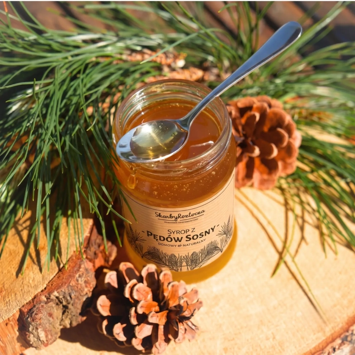 syrop-z-pedow-sosny-domowy-naturalny-skarby-roztocza.webp